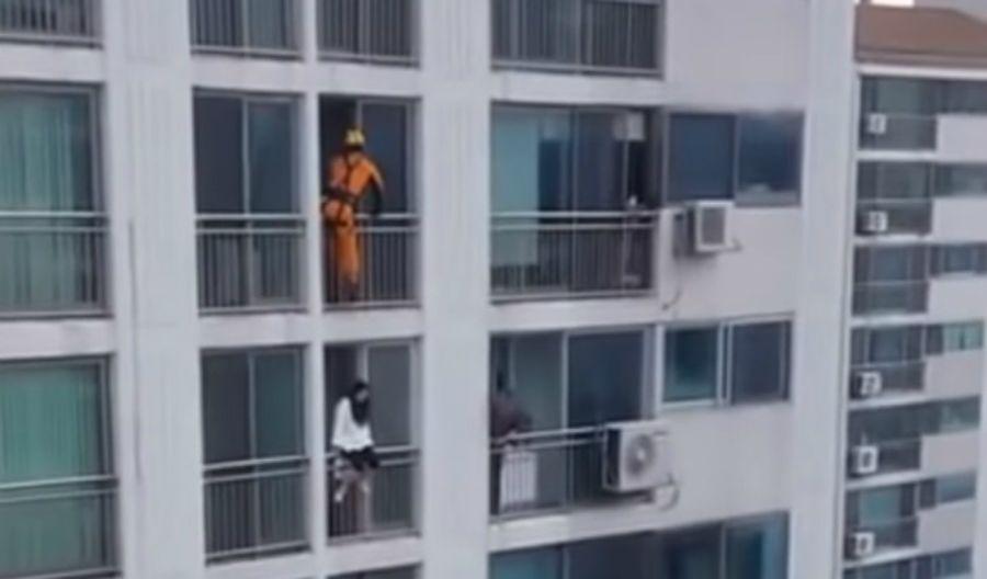 La impresionante y riesgosa maniobra de un bombero para evitar un suicidio