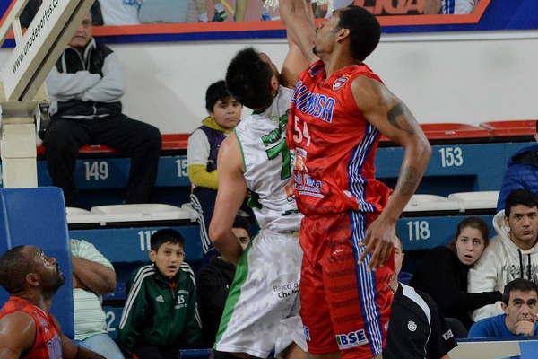 Volvioacute a caer y quedoacute complicado 