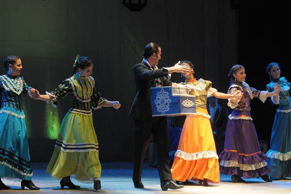 El Ballet Folkloacuterico Latinoamericano  presentaraacute Cosas de Pueblos