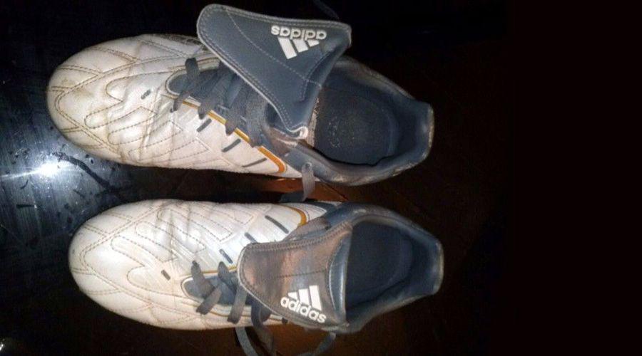 Le ocultoacute los botines a su concubino y eacuteste la hirioacute arrojaacutendola contra la cama