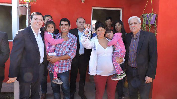 Zamora y Neder entregaron 41 viviendas sociales en Laprida