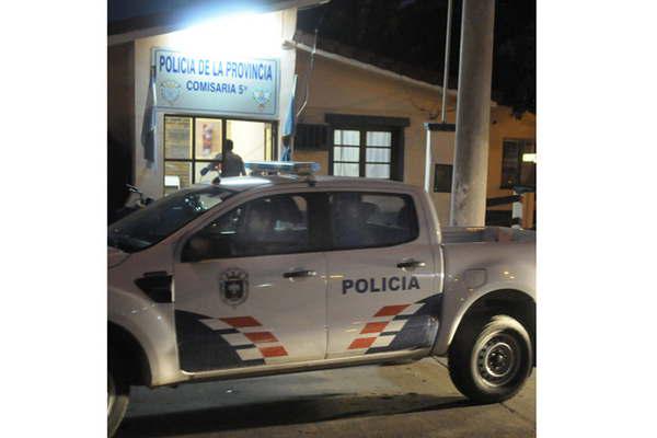 Terminaron tras las rejas por embestir a  un policiacutea en un control