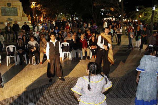 La comuna evocoacute el Diacutea de la Lengua Quichua Santiaguentildea 