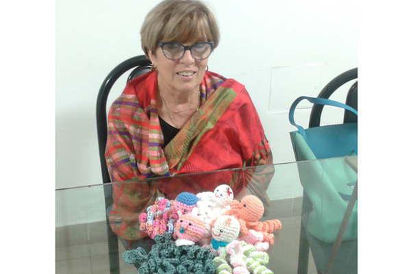Marta una abuela que teje pulpos para ayudar  a los nintildeos prematuros 