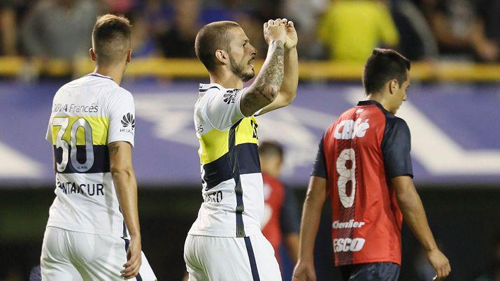 Boca arrasoacute con Arsenal y sigue siendo el uacutenico puntero