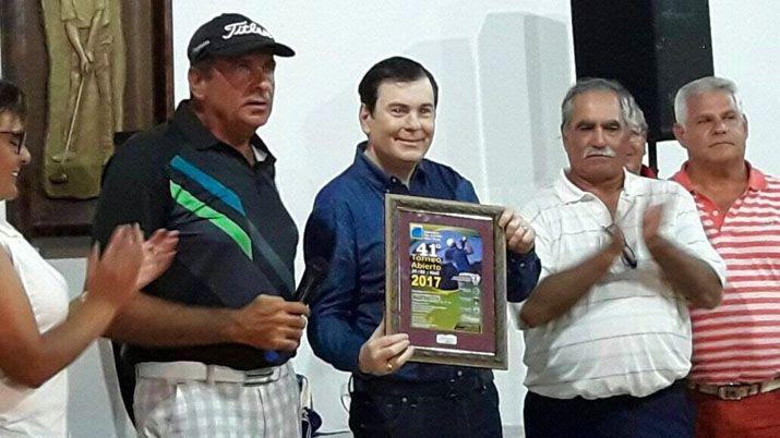El senador nacional Dr Gerardo Zamora entregó premios