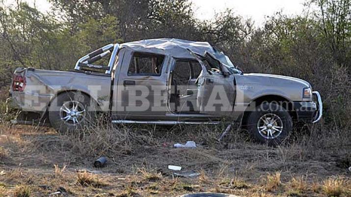 Violento vuelco de una camioneta dejó dos heridos