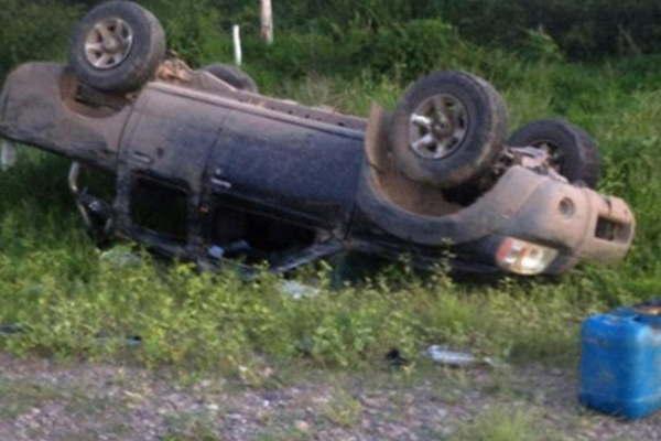 Un matrimonio resultoacute lesionado tras violento vuelco