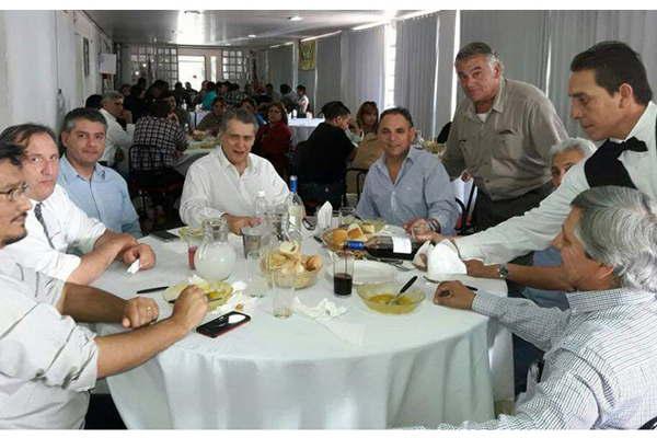 Los empleados del Ipvu celebraron  con un almuerzo de camaraderiacutea