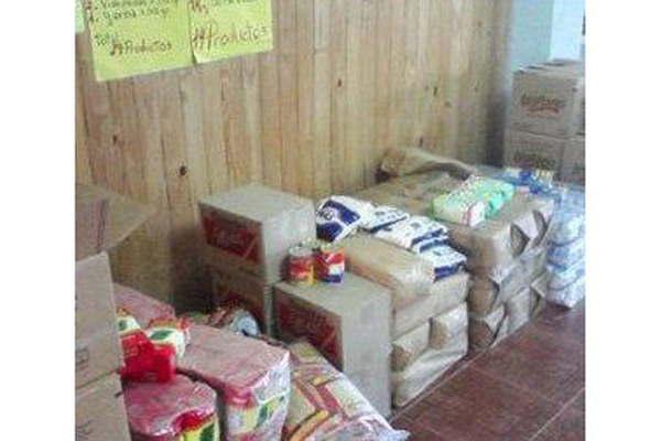 Entrega de bolsones de alimentos del Pami
