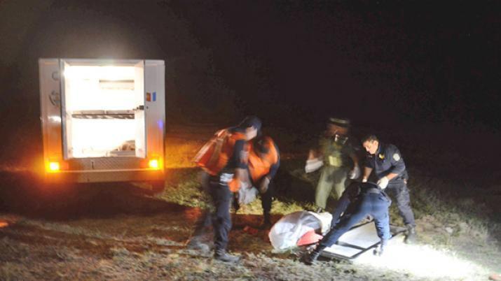 Un docente murioacute cuando una camioneta cayoacute  por un barranco 