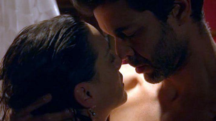 Miraacute la escena Super hot entre Mariano Martiacutenez y Eleonora Wexler en Adda