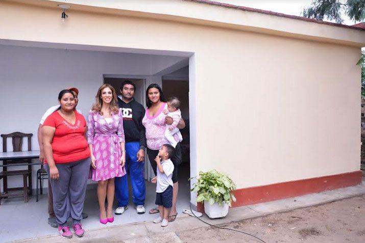 La Gobernadora entregó módulos habitacionales