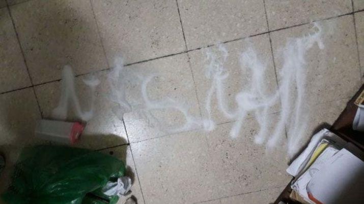 Escribieron Nisman con azuacutecar en la oficina del fiscal Cartasegna