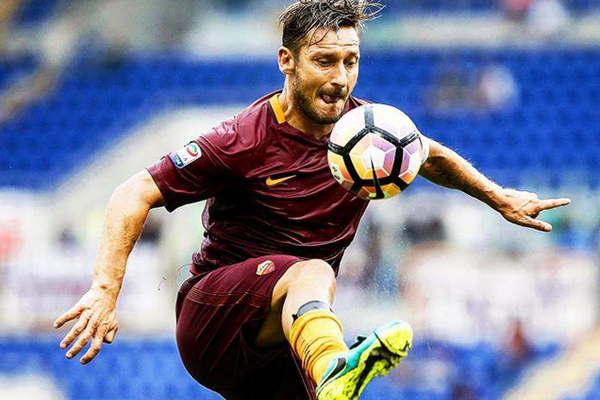 Totti deja el fuacutetbol al final de la temporada