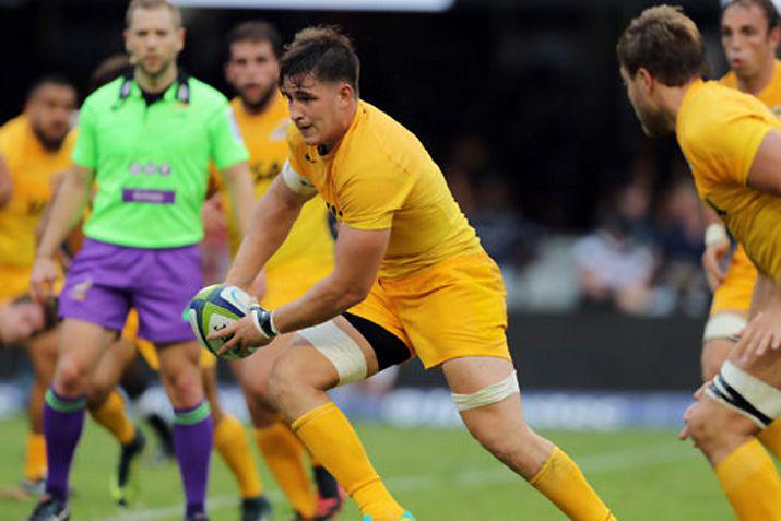 El santiagueño Toms Lezana ingresar en la cancha desde el primer minuto