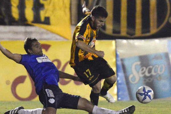 Por el aacuterbitro Correa se armoacute la poleacutemica