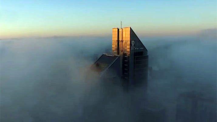 Santiago amanecioacute bajo una espesa neblina