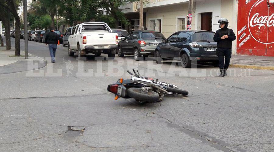 Un herido al chocar una camioneta y una moto