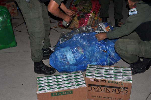 Gendarmeriacutea secuestroacute una carga de 6100  paquetes de cigarrillos valuada en maacutes de 274 mil