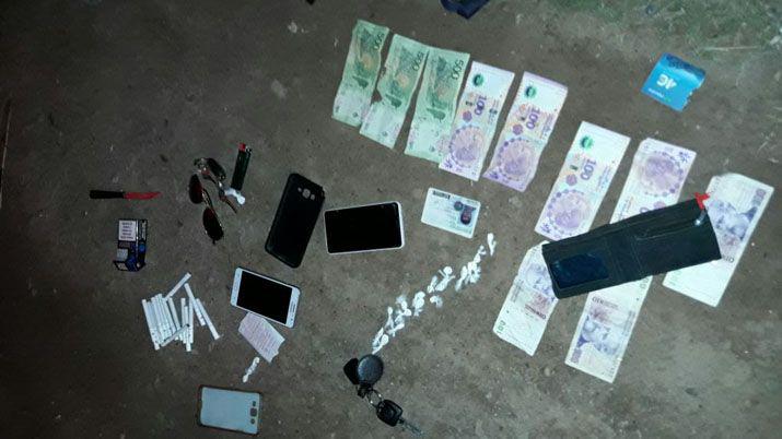 Intentaron evadir un control y les descubrieron droga y dinero