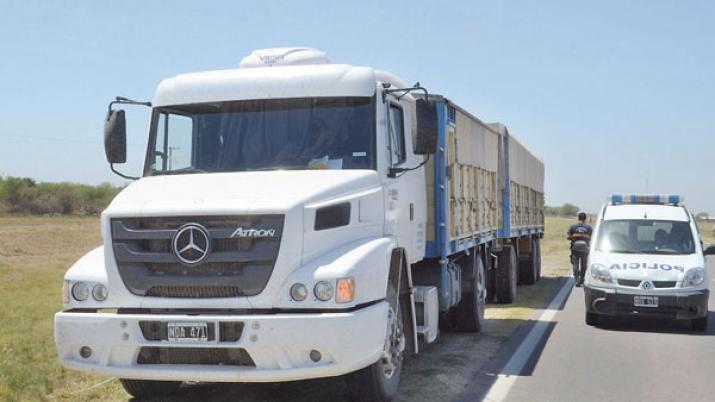 Investigan la denuncia de un camionero al que balearon el camión