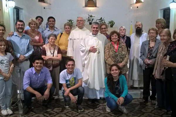 El padre Mario Yulaacuten oficioacute una misa en Santo Domingo