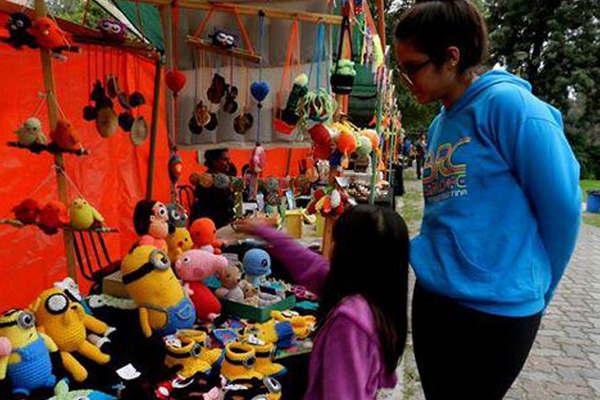 Esta tarde se realiza la Feria de Artesanos en el Parque Aguirre