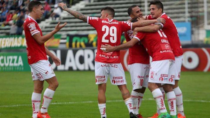 Huracaacuten goleoacute a Aldosivi y se llevoacute los tres puntos