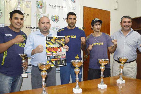 El municipio bandentildeo donoacute trofeos para dos competencias deportivas