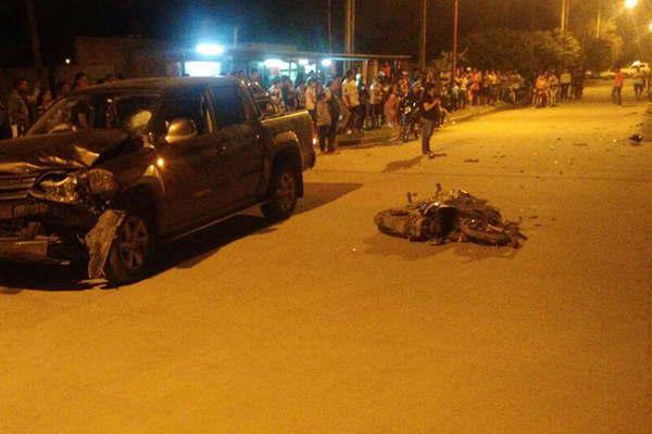 Motociclista perdioacute la vida en  el acto tras chocar con una 4x4