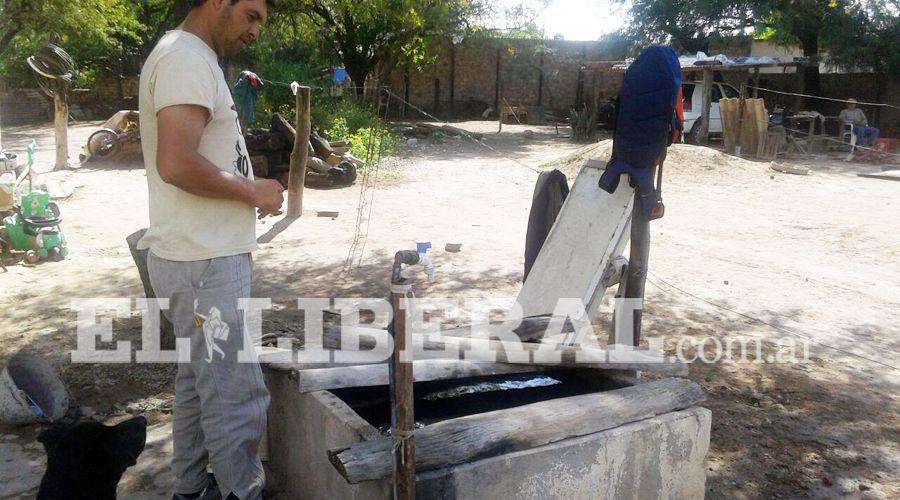 Nintildeo de 2 antildeos cayoacute en una pileta y sobrevivioacute