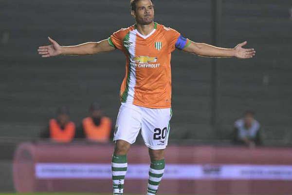 Banfield volvioacute a ganar y suentildea con la Copa