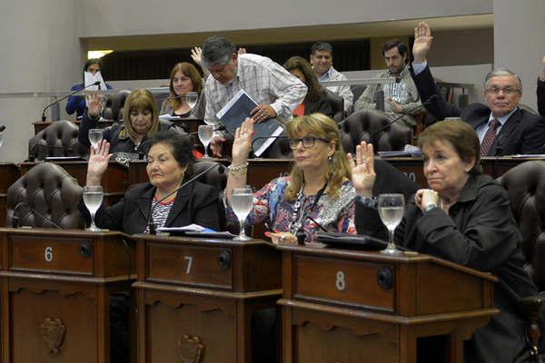 Proyectos de diputados santiaguentildeos repudia el fallo del 2x1 de la Corte