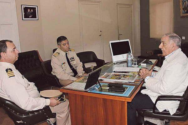 Mukdise se reunioacute con autoridades  de Prefectura Naval Argentina
