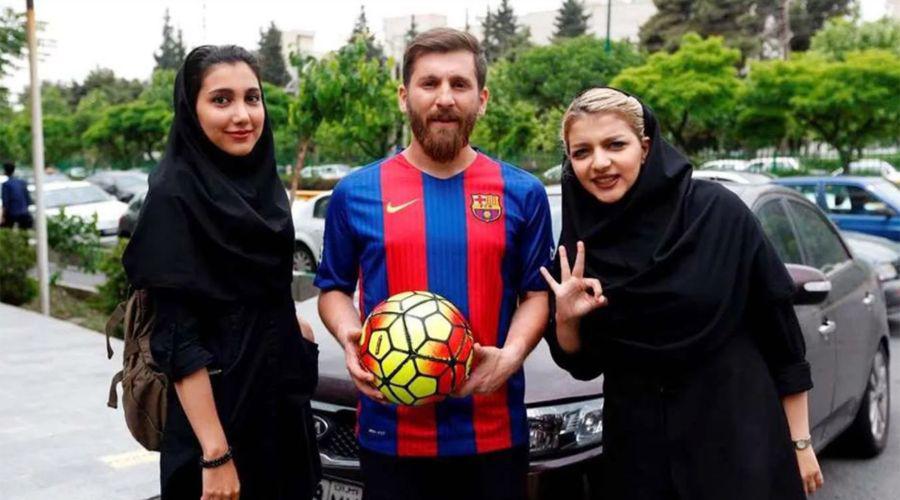 Detienen al Messi iraniacute por caos de selfies