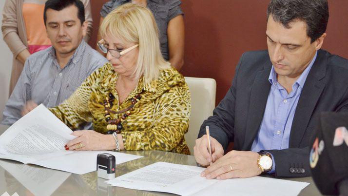 La decana María Mercedes Arce de Vera firmó un acuerdo con el intendente Guillermo Novara
