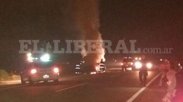 La Banda- voraz incendio de una camioneta