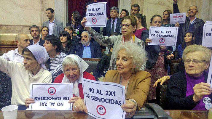 Diputados acordoacute eliminar a la  aplicacioacuten del 2x1 a represores