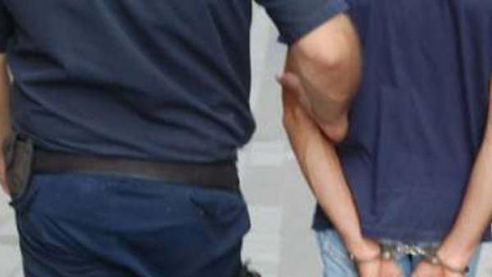 Apresaron a anciano acusado de morderle los genitales a un menor