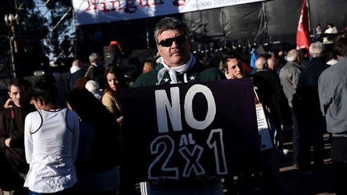 Miles de argentinos marcharon en protesta al 2x1 para genocidas