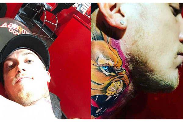 El Polaco sorprendioacute con el impactante tatuaje de un leoacuten en su cuello  
