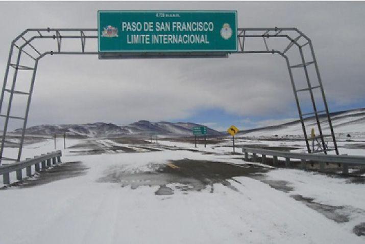Por fuertes nevadas cerraron el Paso Internacional San Francisco en Catamarca