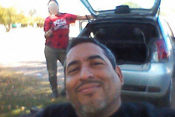 Buscan a un remisero que golpeoacute a una docente le roboacute el automoacutevil y desaparecioacute