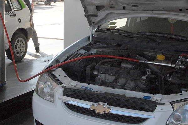 La quita de subsidios al GNC genera alarma en los estacioneros locales