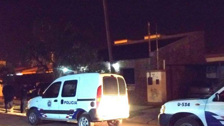 Dos enamoradas y atrincheradas en auto