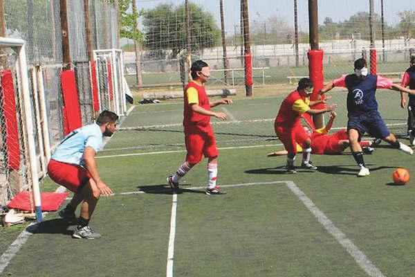El equipo de fuacutetbol municipal de no videntes participaraacute en un campeonato nacional