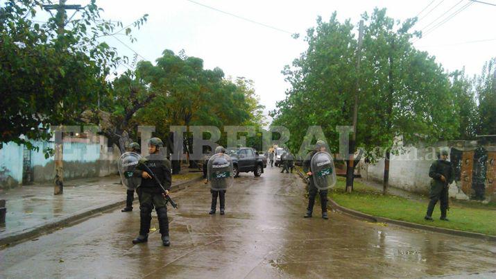 Secuestran drogas armas y dinero en allanamientos
