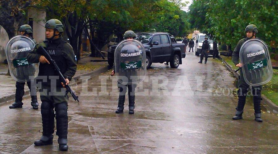 Secuestran drogas armas y dinero en allanamientos