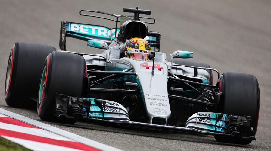 Hamilton dominoacute los libres del viernes en Espantildea